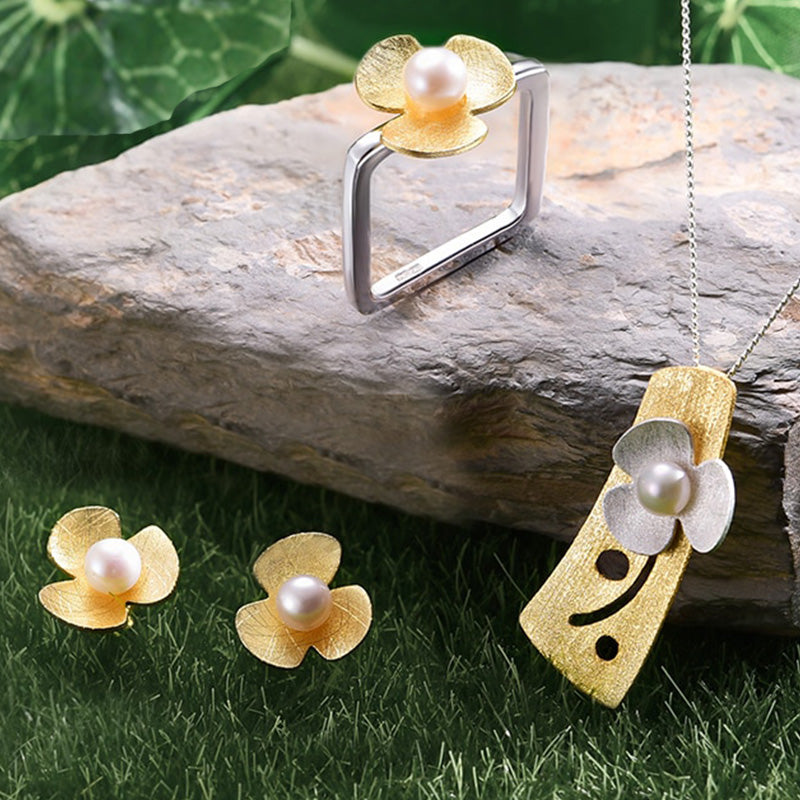 Pearl Clover Jewelry Set